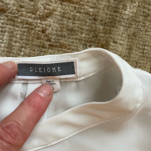 Pleione Cream Women's Blouse - Picture 4 of 11